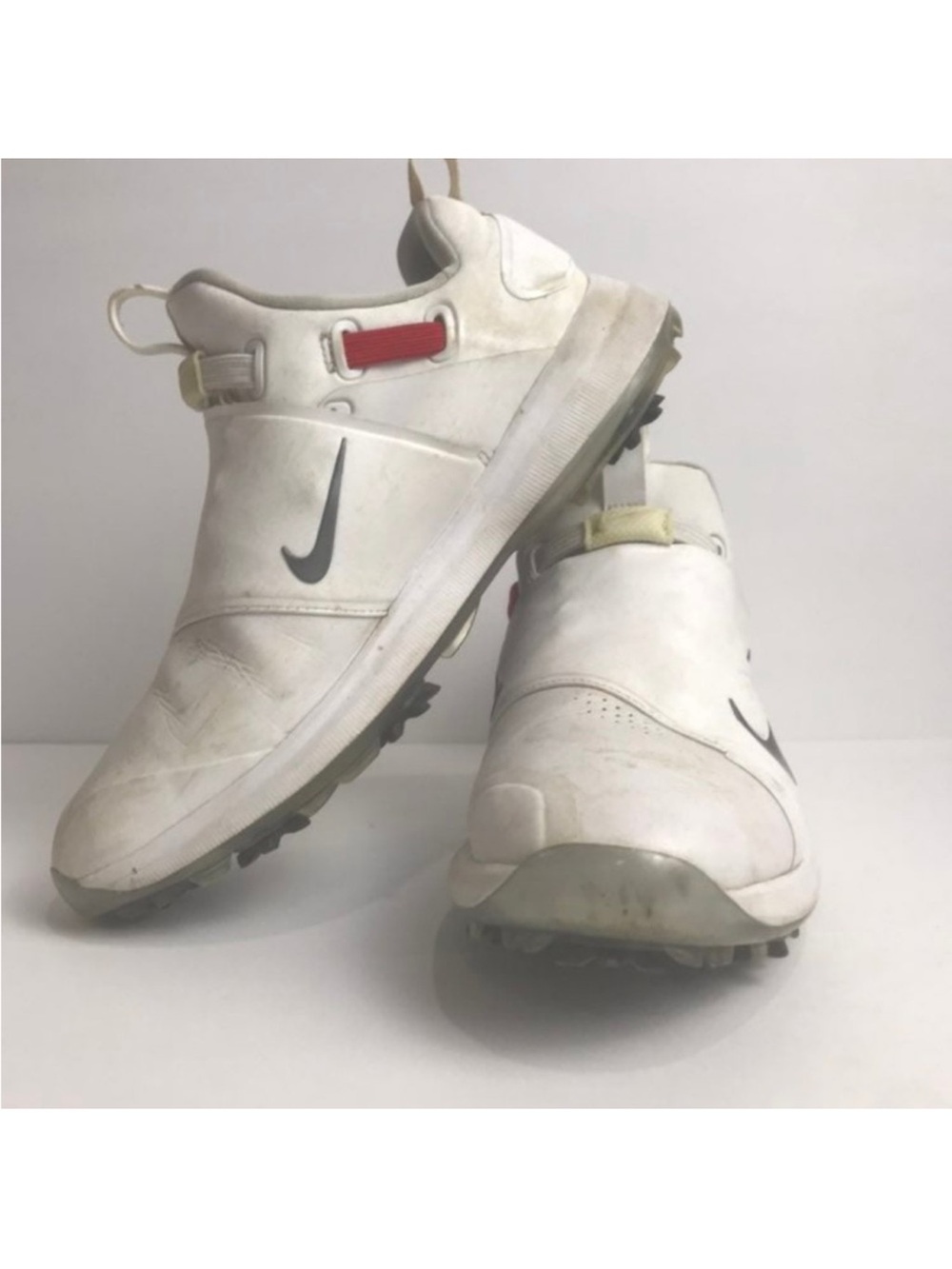 Nike Men’s White Athletic Golf Shoes with Black Swoosh and Red Accent size 12